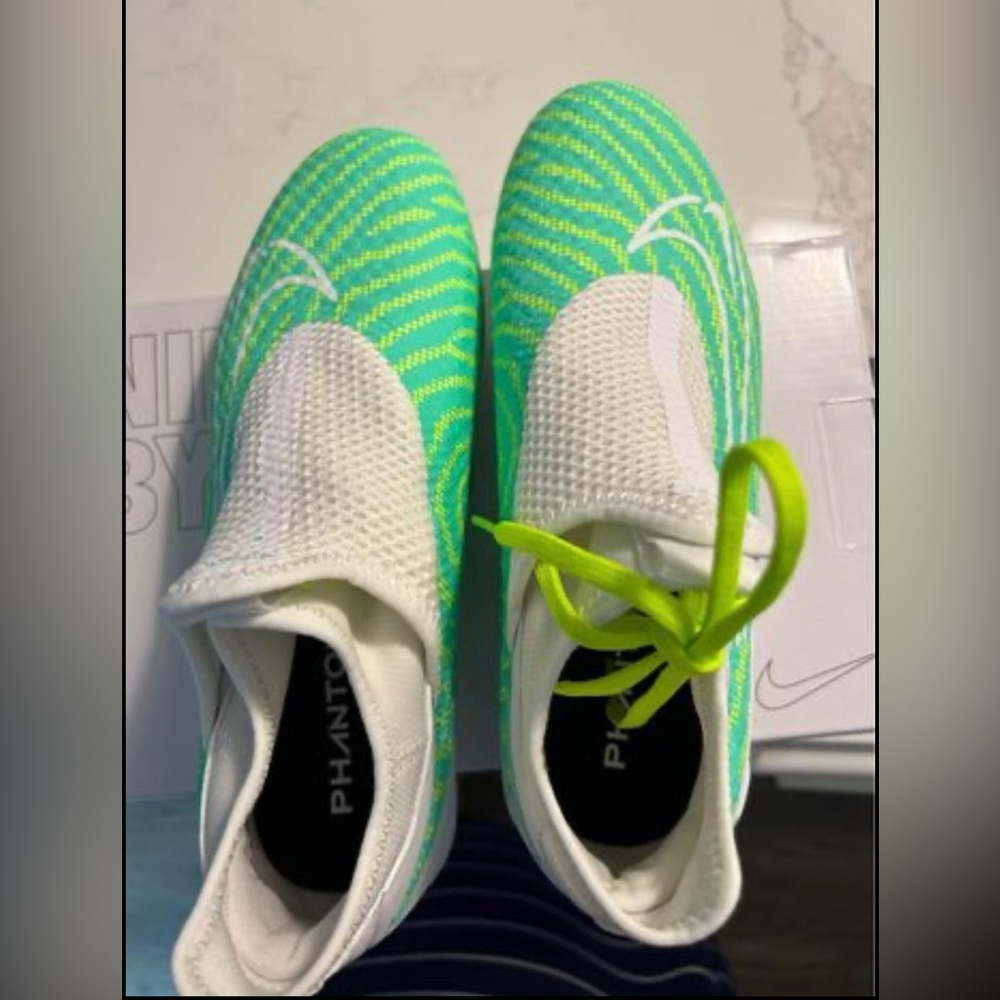 Nike custom soccer cleats design, size M 4.5/W 6